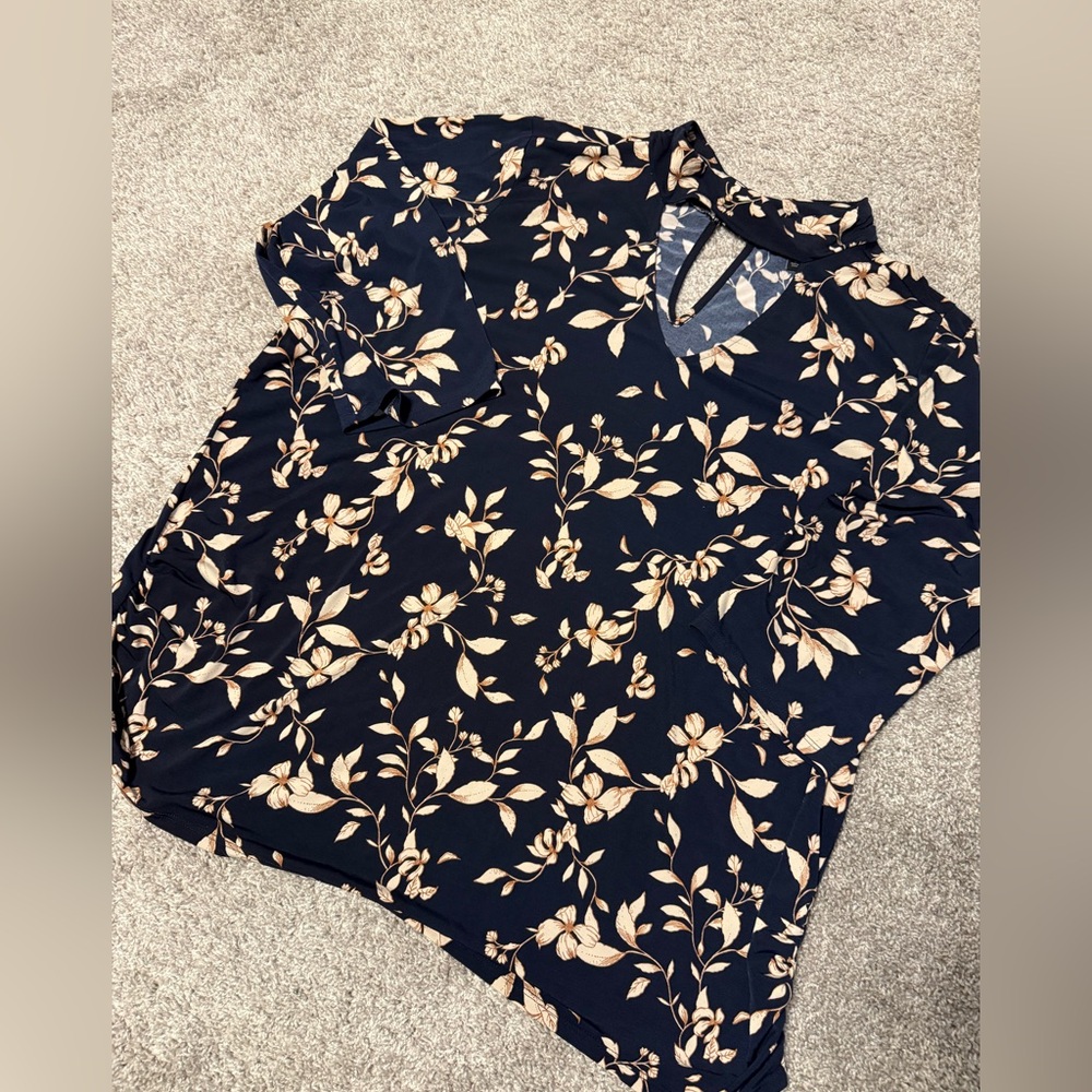 Torrid, 3/4 length sleeve top, keyhole back and front, size 4